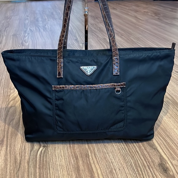 A15- ๐ฏ % authentic Prada shoulder bag - Picture 5 of 16